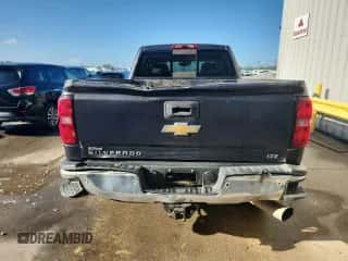 2016 Chevrolet Silverado 2500HD LTZ z VIN 1GC1KWE89GF237125, wystawiony jako Copart lot #85521385 z przebiegiem Nie podano mil oraz Szkoda całkowita • Salvage title. Historia ofert i sprzedaży dostępna na DreamBid. Obrazek 6.