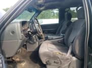 ✅ 2002 Chevrolet Silverado 2500HD LS • VIN: 1GCHK23152F150036 • Lot: 65049224. Wystawiony na Copart z przebiegiem 279 577 mil. Bezpłatny archiwum sprzedaży aukcyjnych z USA i szczegółowy raport historii pojazdu na DreamBid. Zdjęcie 7.