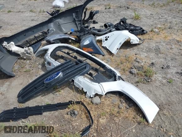 ✅ 2018 Ford Transit • VIN: 1FDBF8ZM2JKA80656 • Lot: 42393012. Wystawiony na IAAI z przebiegiem 132 570 mil. Bezpłatny archiwum sprzedaży aukcyjnych z USA i szczegółowy raport historii pojazdu na DreamBid. Zdjęcie 21.