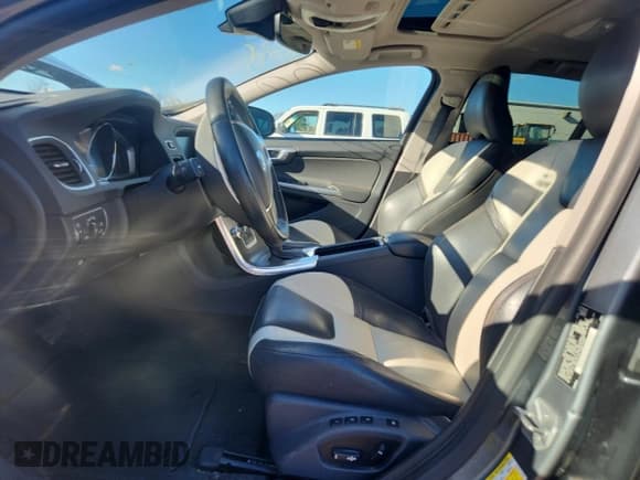 ✅ 2016 Volvo V60 T5 • VIN: YV4612HK0G1014183 • Лот: 91022835. Опубликован ранее на Copart с пробегом Не указан. Бесплатный доступ к архиву аукционных продаж из США и подробный отчёт об истории автомобиля на DreamBid. Изображение 7.