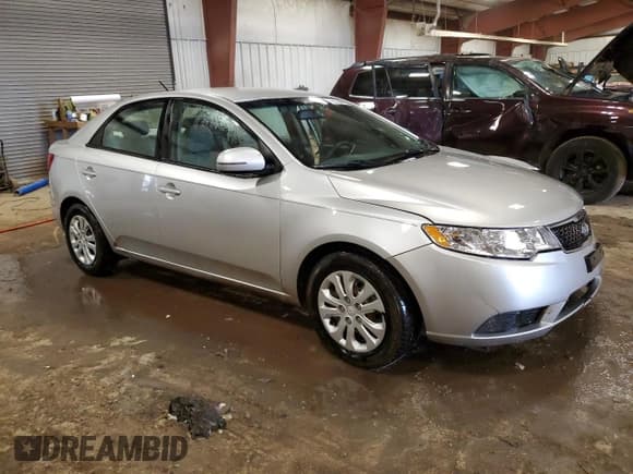 ✅ 2013 Kia Forte EX • VIN: KNAFU4A21D5731452 • Lot: 51136635. Wystawiony na Copart z przebiegiem 178 887 mil. Bezpłatny archiwum sprzedaży aukcyjnych z USA i szczegółowy raport historii pojazdu na DreamBid. Zdjęcie 4.