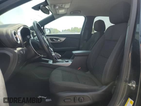 2019 Chevrolet Blazer z VIN 3GNKBBRA8KS692795, wystawiony jako Copart lot #68590504 z przebiegiem 51 747 mil mil oraz Szkoda całkowita • Salvage title. Historia ofert i sprzedaży dostępna na DreamBid. Obrazek 7.