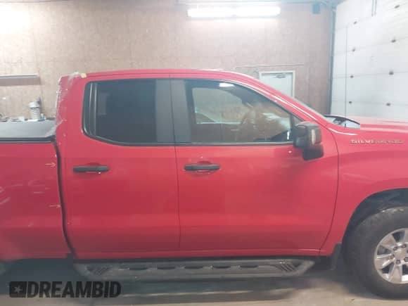 2020 Chevrolet Silverado 1500 Work Truck z VIN 1GCRYAEHXLZ231685, wystawiony jako IAAI lot #41434472 z przebiegiem 117 917 mil mil oraz . Historia ofert i sprzedaży dostępna na DreamBid. Obrazek 14.