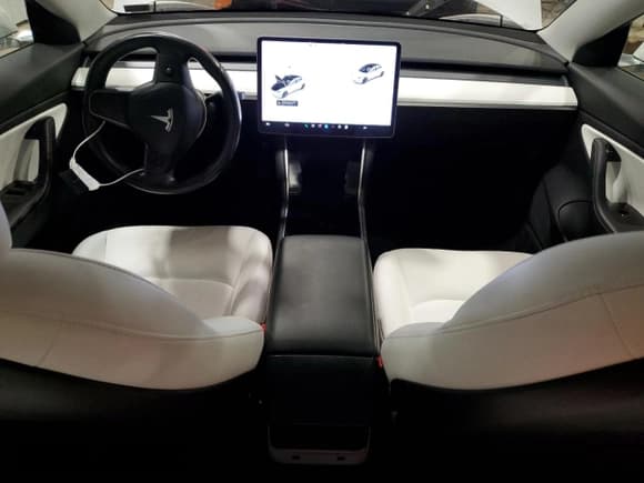 ✅ 2019 Tesla Model 3 Mid Range • VIN: 5YJ3E1EA1KF302018 • Лот: 92988705. Опубликован ранее на Copart с пробегом 63 060 миль. Бесплатный доступ к архиву аукционных продаж из США и подробный отчёт об истории автомобиля на DreamBid. Изображение 8.