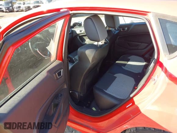 ✅ 2015 Ford Fiesta ST • VIN: 3FADP4GX6FM128651 • Лот: 43695968. Опубликован ранее на IAAI с пробегом 99 871 миль. Бесплатный доступ к архиву аукционных продаж из США и подробный отчёт об истории автомобиля на DreamBid. Изображение 8.