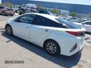 ✅ 2021 Toyota Prius LE • VIN: JTDKAMFP3M3187644 • Lot: 42443171. Wystawiony na IAAI z przebiegiem 126 977 mil. Bezpłatny archiwum sprzedaży aukcyjnych z USA i szczegółowy raport historii pojazdu na DreamBid. Zdjęcie 3.