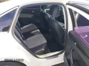 ✅ 2015 Volkswagen Passat SE • VIN: 1VWBT7A32FC061632 • Lot: 43787767. Wystawiony na IAAI z przebiegiem 161 787 mil. Bezpłatny archiwum sprzedaży aukcyjnych z USA i szczegółowy raport historii pojazdu na DreamBid. Zdjęcie 8.