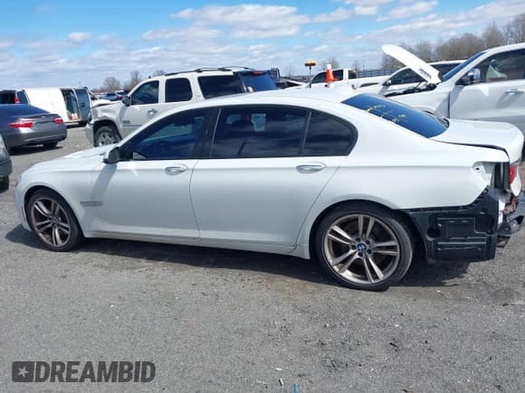 ✅ 2014 BMW 7 Series ALPINA B7 • VIN: WBAYE8C58ED136366 • Lot: 41721814. Wystawiony na IAAI z przebiegiem 142 295 mil. Bezpłatny archiwum sprzedaży aukcyjnych z USA i szczegółowy raport historii pojazdu na DreamBid. Zdjęcie 15.