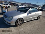 ✅ 2005 Mercedes-Benz CLK 55 AMG • VIN: WDBTK76G65T038017 • Лот: 84967084. Опубликован ранее на Copart с пробегом 121 163 миль. Бесплатный доступ к архиву аукционных продаж из США и подробный отчёт об истории автомобиля на DreamBid. Изображение 1.