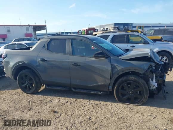 2024 Hyundai Santa Cruz Night Edition с VIN 5NTJCDDF4RH117762, выставлен на аукционе IAAI как лот 40815377 с пробегом 9 839 миль миль и . История ставок и продаж доступна на DreamBid. Изображение 13.