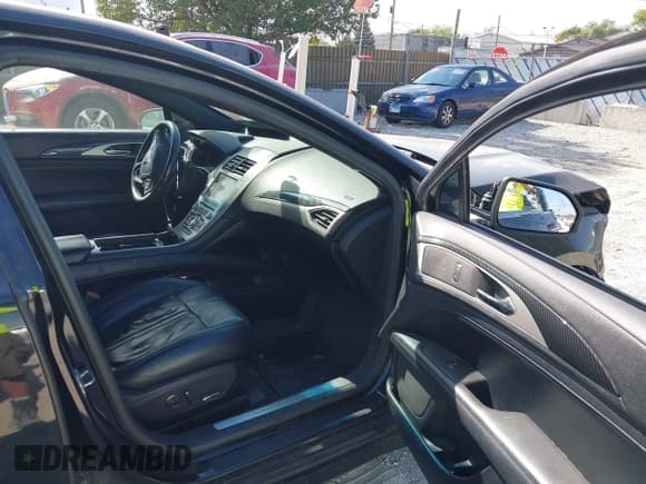 ✅ 2017 Lincoln MKZ Reserve • VIN: 3LN6L5FC1HR666551 • Lot: 43382389. Wystawiony na IAAI z przebiegiem 133 627 mil. Bezpłatny archiwum sprzedaży aukcyjnych z USA i szczegółowy raport historii pojazdu na DreamBid. Zdjęcie 5.