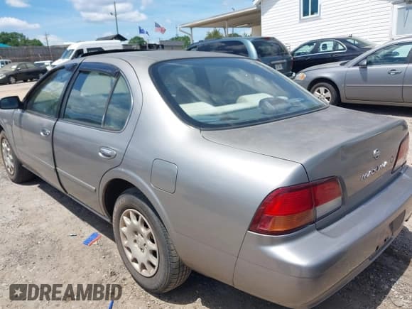 ✅ 1998 Nissan Maxima GXE • VIN: JN1CA21D7WT519368 • Lot: 42191950. Listed on IAAI with 248,279 mi. Free auction sales archive from the USA and detailed vehicle history report at DreamBid. Image 3.