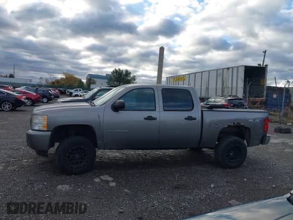 2009 Chevrolet Silverado 1500 LT z VIN 3GCEK23C29G218709, wystawiony jako IAAI lot #43582106 z przebiegiem 118 884 mil mil oraz . Historia ofert i sprzedaży dostępna na DreamBid. Obrazek 14.