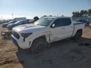 ✅ 2024 Toyota Tacoma SR5 • VIN: 3TMLB5JN1RM078943 • Lot: 69652215. Wystawiony na Copart z przebiegiem 10 369 mil. Bezpłatny archiwum sprzedaży aukcyjnych z USA i szczegółowy raport historii pojazdu na DreamBid. Zdjęcie 1.