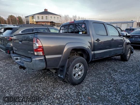 ✅ 2015 Toyota Tacoma • VIN: 3TMLU4EN9FM196765 • Лот: 95358835. Опубликован ранее на Copart с пробегом Не указан. Бесплатный доступ к архиву аукционных продаж из США и подробный отчёт об истории автомобиля на DreamBid. Изображение 3.