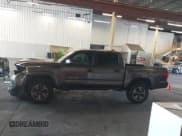 ✅ 2017 Toyota Tacoma SR5 • VIN: 5TFCZ5AN2HX051383 • Lot: 43034141. Listed on IAAI with 94,260 mi. Free auction sales archive from the USA and detailed vehicle history report at DreamBid. Image 15.