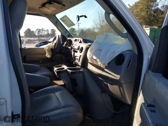 ✅ 2014 Ford Econoline Cargo Commercial • VIN: 1FTNS2EL5EDA49757 • Lot: 41656458. Wystawiony na IAAI z przebiegiem 181 335 mil. Bezpłatny archiwum sprzedaży aukcyjnych z USA i szczegółowy raport historii pojazdu na DreamBid. Zdjęcie 5.