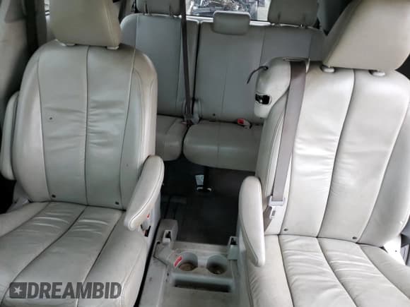 ✅ 2011 Toyota Sienna XLE • VIN: 5TDYK3DC9BS096794 • Lot: 90265235. Listed on Copart with 264,117 mi. Free auction sales archive from the USA and detailed vehicle history report at DreamBid. Image 10.