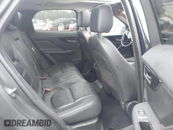 ✅ 2019 Jaguar F-Pace 25t Prestige • VIN: SADCK2GX2KA392891 • Lot: 43434855. Wystawiony na IAAI z przebiegiem Nie podano. Bezpłatny archiwum sprzedaży aukcyjnych z USA i szczegółowy raport historii pojazdu na DreamBid. Zdjęcie 8.