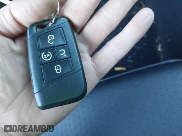 ✅ 2018 Volkswagen Tiguan SEL • VIN: 3VV2B7AX4JM081396 • Lot: 43648210. Listed on IAAI with 136,790 mi. Free auction sales archive from the USA and detailed vehicle history report at DreamBid. Image 11.