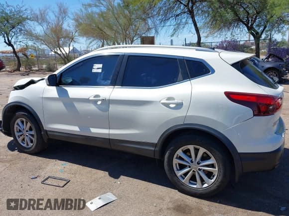 ✅ 2018 Nissan Rogue S • VIN: JN1BJ1CPXJW195871 • Lot: 43334499. Wystawiony na IAAI z przebiegiem 181 655 mil. Bezpłatny archiwum sprzedaży aukcyjnych z USA i szczegółowy raport historii pojazdu na DreamBid. Zdjęcie 15.