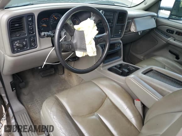 ✅ 2005 Chevrolet Silverado 2500HD LT • VIN: 1GCHK29255E277525 • Lot: 81820165. Listed on Copart with 116,723 mi. Free auction sales archive from the USA and detailed vehicle history report at DreamBid. Image 8.