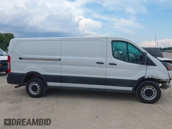 ✅ 2021 Ford Transit Cargo • VIN: 1FTBR1Y83MKA76398 • Lot: 42946875. Wystawiony na IAAI z przebiegiem 79 513 mil. Bezpłatny archiwum sprzedaży aukcyjnych z USA i szczegółowy raport historii pojazdu na DreamBid. Zdjęcie 14.