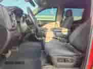 2021 Chevrolet Silverado 1500 LT z VIN 1GCPYDEK2MZ153814, wystawiony jako Copart lot #68332095 z przebiegiem 61 634 mil mil oraz Szkoda całkowita • Salvage title. Historia ofert i sprzedaży dostępna na DreamBid. Obrazek 7.