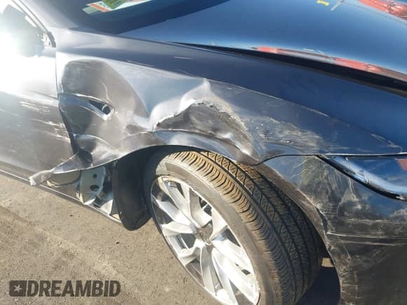 ✅ 2024 Tesla Model 3 Long Range • VIN: 5YJ3E1EB7RF827409 • Lot: 43750034. Wystawiony na IAAI z przebiegiem 18 933 mil. Bezpłatny archiwum sprzedaży aukcyjnych z USA i szczegółowy raport historii pojazdu na DreamBid. Zdjęcie 12.