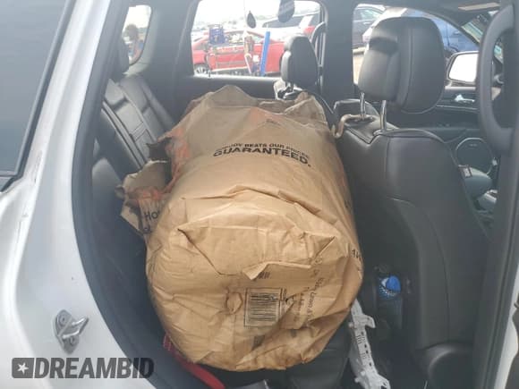 ✅ 2020 Jeep Grand Cherokee Overland • VIN: 1C4RJFCT3LC355132 • Lot: 67751835. Wystawiony na Copart z przebiegiem Nie podano. Bezpłatny archiwum sprzedaży aukcyjnych z USA i szczegółowy raport historii pojazdu na DreamBid. Zdjęcie 10.