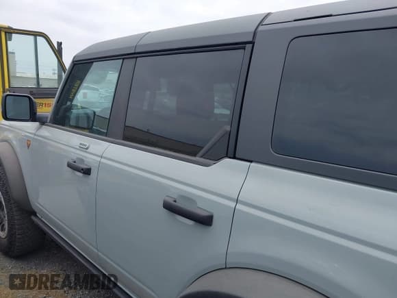 ✅ 2023 Ford Bronco • VIN: 1FMEE5DP0PLA97359 • Lot: 42130581. Wystawiony na IAAI z przebiegiem 32 335 mil. Bezpłatny archiwum sprzedaży aukcyjnych z USA i szczegółowy raport historii pojazdu na DreamBid. Zdjęcie 15.