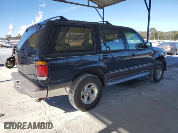 ✅ 1995 Ford Explorer Eddie Bauer • VIN: 1FMDU32X2SUB97231 • Lot: 92242785. Listed on Copart with 217,781 mi. Free auction sales archive from the USA and detailed vehicle history report at DreamBid. Image 3.