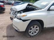 ✅ 2013 Toyota Highlander Plus • VIN: 5TDBK3EH7DS243892 • Lot: 42830358. Listed on IAAI with Not provided. Free auction sales archive from the USA and detailed vehicle history report at DreamBid. Image 17.