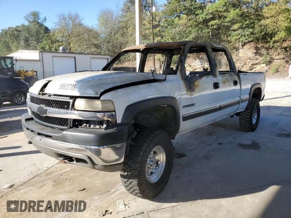 ✅ 2002 Chevrolet Silverado 2500HD LT • VIN: 1GCHK23U42F123789 • Lot: 86632705. Listed on Copart with Not provided. Free auction sales archive from the USA and detailed vehicle history report at DreamBid. Image 1.