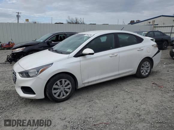 ✅ 2021 Hyundai Accent SE • VIN: 3KPC24A6XME132178 • Лот: 77944294. Опубликован ранее на Copart с пробегом 76 223 миль. Бесплатный доступ к архиву аукционных продаж из США и подробный отчёт об истории автомобиля на DreamBid. Изображение 1.
