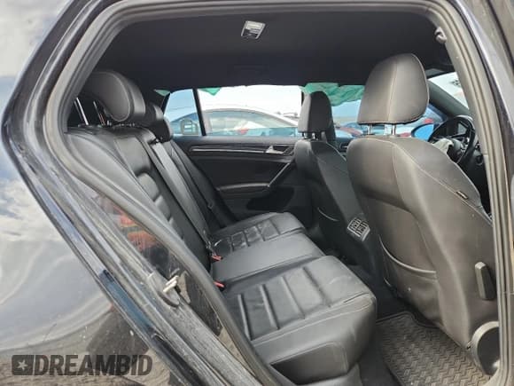 ✅ 2015 Volkswagen Golf R • VIN: WVWLF7AUXFW222878 • Lot: 81098525. Wystawiony na Copart z przebiegiem 72 205 mil. Bezpłatny archiwum sprzedaży aukcyjnych z USA i szczegółowy raport historii pojazdu na DreamBid. Zdjęcie 10.