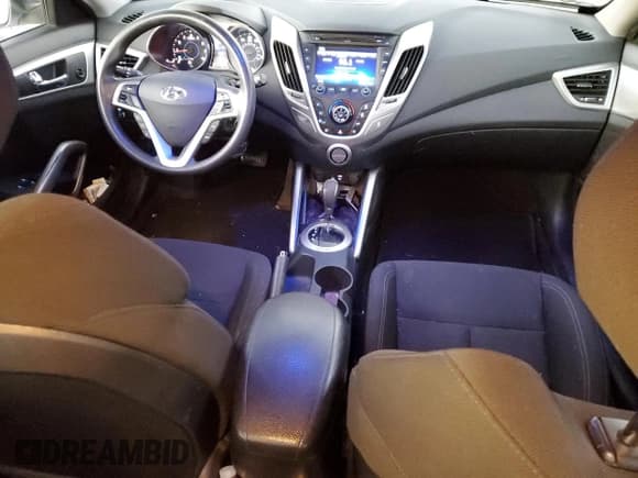 ✅ 2016 Hyundai Veloster • VIN: KMHTC6AD1GU277070 • Lot: 78858044. Wystawiony na Copart z przebiegiem 187 320 mil. Bezpłatny archiwum sprzedaży aukcyjnych z USA i szczegółowy raport historii pojazdu na DreamBid. Zdjęcie 8.