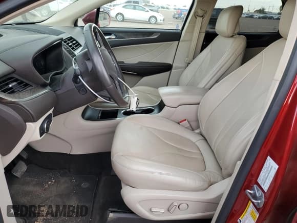 ✅ 2017 Lincoln MKC Reserve • VIN: 5LMCJ3C98HUL55551 • Лот: 71850095. Опубликован ранее на Copart с пробегом 34 706 миль. Бесплатный доступ к архиву аукционных продаж из США и подробный отчёт об истории автомобиля на DreamBid. Изображение 7.