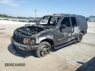 ✅ 2002 Ford Expedition XLT • VIN: 1FMRU15W12LA51731 • Lot: 85105245. Wystawiony na Copart z przebiegiem Nie podano. Bezpłatny archiwum sprzedaży aukcyjnych z USA i szczegółowy raport historii pojazdu na DreamBid. Zdjęcie 1.