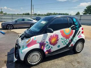 ✅ 2015 Smart fortwo Passion • VIN: WMEEJ3BA6FK817255 • Лот: 64050535. Опубликован ранее на Copart с пробегом 63 281 миль. Бесплатный доступ к архиву аукционных продаж из США и подробный отчёт об истории автомобиля на DreamBid. Изображение 1.