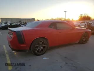 ✅ 2017 Dodge Challenger T/A 392 • VIN: 2C3CDZFJ5HH517800 • Lot: 38282153. Wystawiony na Copart z przebiegiem 64 178 mil. Bezpłatny archiwum sprzedaży aukcyjnych z USA i szczegółowy raport historii pojazdu na DreamBid. Zdjęcie 3.