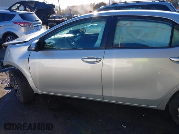 ✅ 2015 Toyota Corolla S Plus • VIN: 2T1BURHE5FC367959 • Lot: 43644568. Listed on IAAI with 115,197 mi. Free auction sales archive from the USA and detailed vehicle history report at DreamBid. Image 15.