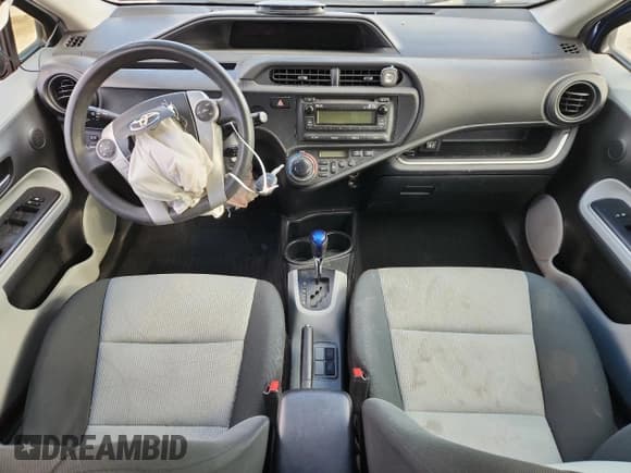 ✅ 2014 Toyota Prius Two • VIN: JTDKDTB32E1068114 • Lot: 92322675. Wystawiony na Copart z przebiegiem Nie podano. Bezpłatny archiwum sprzedaży aukcyjnych z USA i szczegółowy raport historii pojazdu na DreamBid. Zdjęcie 8.