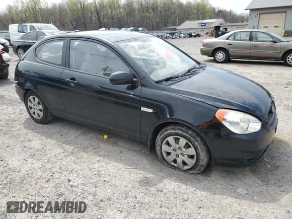 ✅ 2010 Hyundai Accent GS • VIN: KMHCM3AC8AU168891 • Лот: 52796595. Опубликован ранее на Copart с пробегом 99 628 миль. Бесплатный доступ к архиву аукционных продаж из США и подробный отчёт об истории автомобиля на DreamBid. Изображение 4.