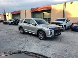2025 Hyundai Palisade SEL z VIN KM8R2DGE8SU931461, wystawiony jako Copart lot #85414965 z przebiegiem 9 671 mil mil oraz Czysty tytuł • Clean title. Historia ofert i sprzedaży dostępna na DreamBid. Obrazek 1.