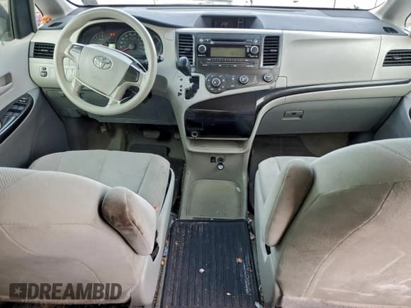 ✅ 2013 Toyota Sienna L • VIN: 5TDZK3DC6DS403636 • Lot: 93187025. Listed on Copart with 228,661 mi. Free auction sales archive from the USA and detailed vehicle history report at DreamBid. Image 8.
