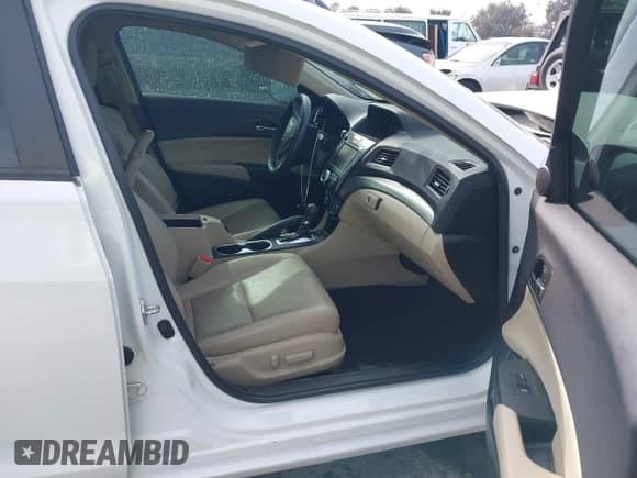 ✅ 2018 Acura ILX Premium • VIN: 19UDE2F76JA007762 • Lot: 41462381. Wystawiony na IAAI z przebiegiem 27 568 mil. Bezpłatny archiwum sprzedaży aukcyjnych z USA i szczegółowy raport historii pojazdu na DreamBid. Zdjęcie 5.