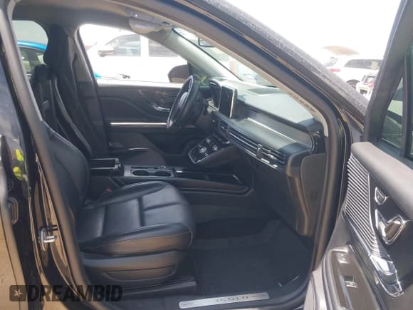 ✅ 2020 Lincoln Corsair Standard • VIN: 5LMCJ1C99LUL23673 • Lot: 42858288. Wystawiony na IAAI z przebiegiem 45 166 mil. Bezpłatny archiwum sprzedaży aukcyjnych z USA i szczegółowy raport historii pojazdu na DreamBid. Zdjęcie 5.