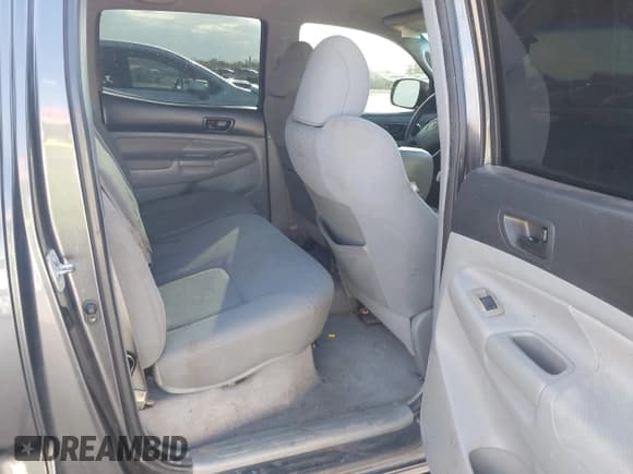 ✅ 2011 Toyota Tacoma PreRunner • VIN: 3TMJU4GN3BM118304 • Lot: 43431616. Listed on IAAI with 263,088 mi. Free auction sales archive from the USA and detailed vehicle history report at DreamBid. Image 8.