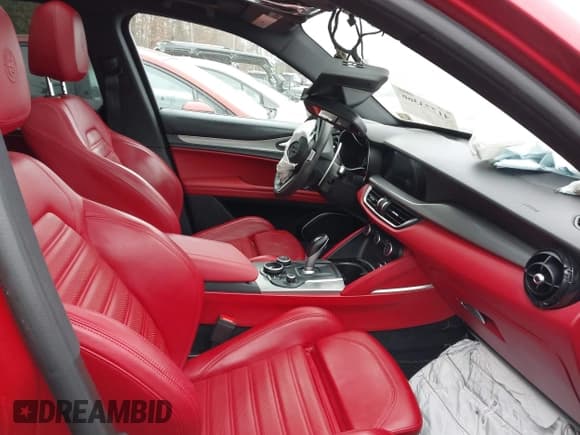 ✅ 2019 Alfa Romeo Stelvio Ti • VIN: ZASPAKBNXK7C31621 • Lot: 41773366. Wystawiony na IAAI z przebiegiem 37 344 mil. Bezpłatny archiwum sprzedaży aukcyjnych z USA i szczegółowy raport historii pojazdu na DreamBid. Zdjęcie 5.